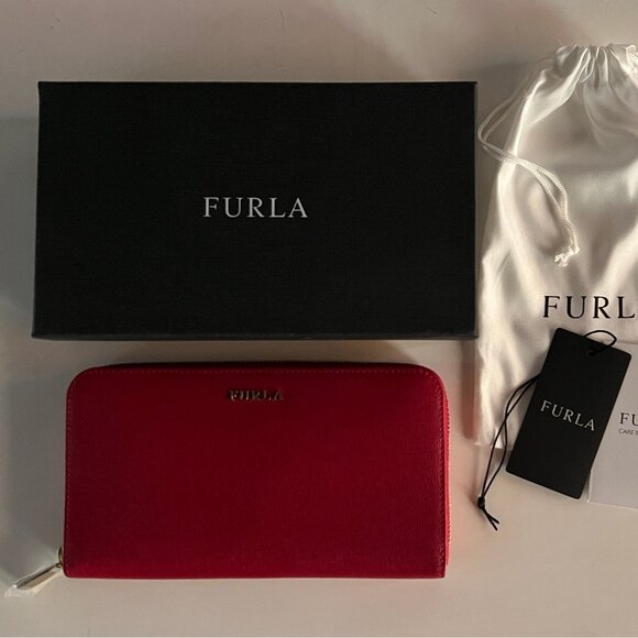 Furla extra large zip around leather wallet. Brand new with tags in box - Picture 1 of 5